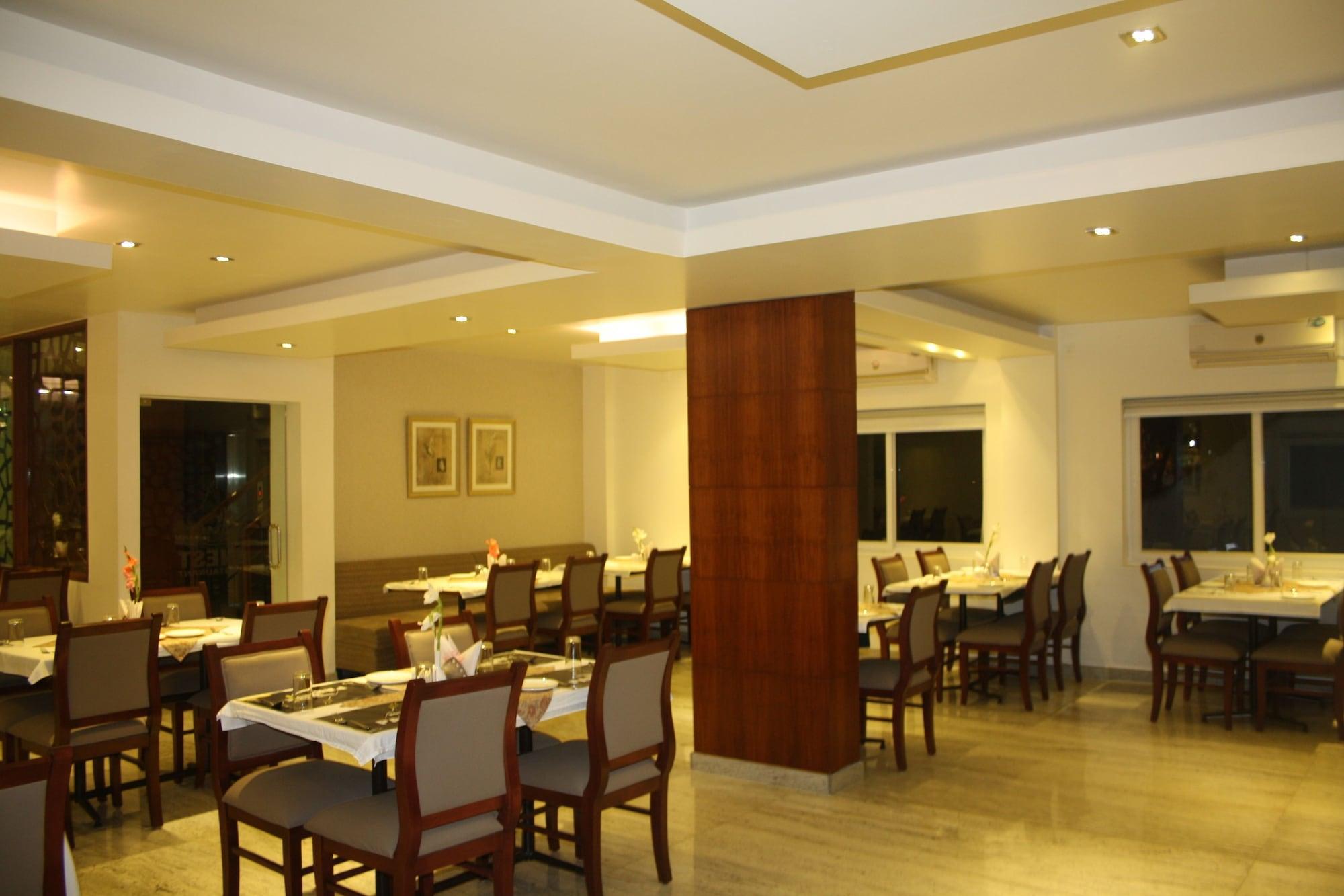 Hotel White Parrot 마이소르 외부 사진