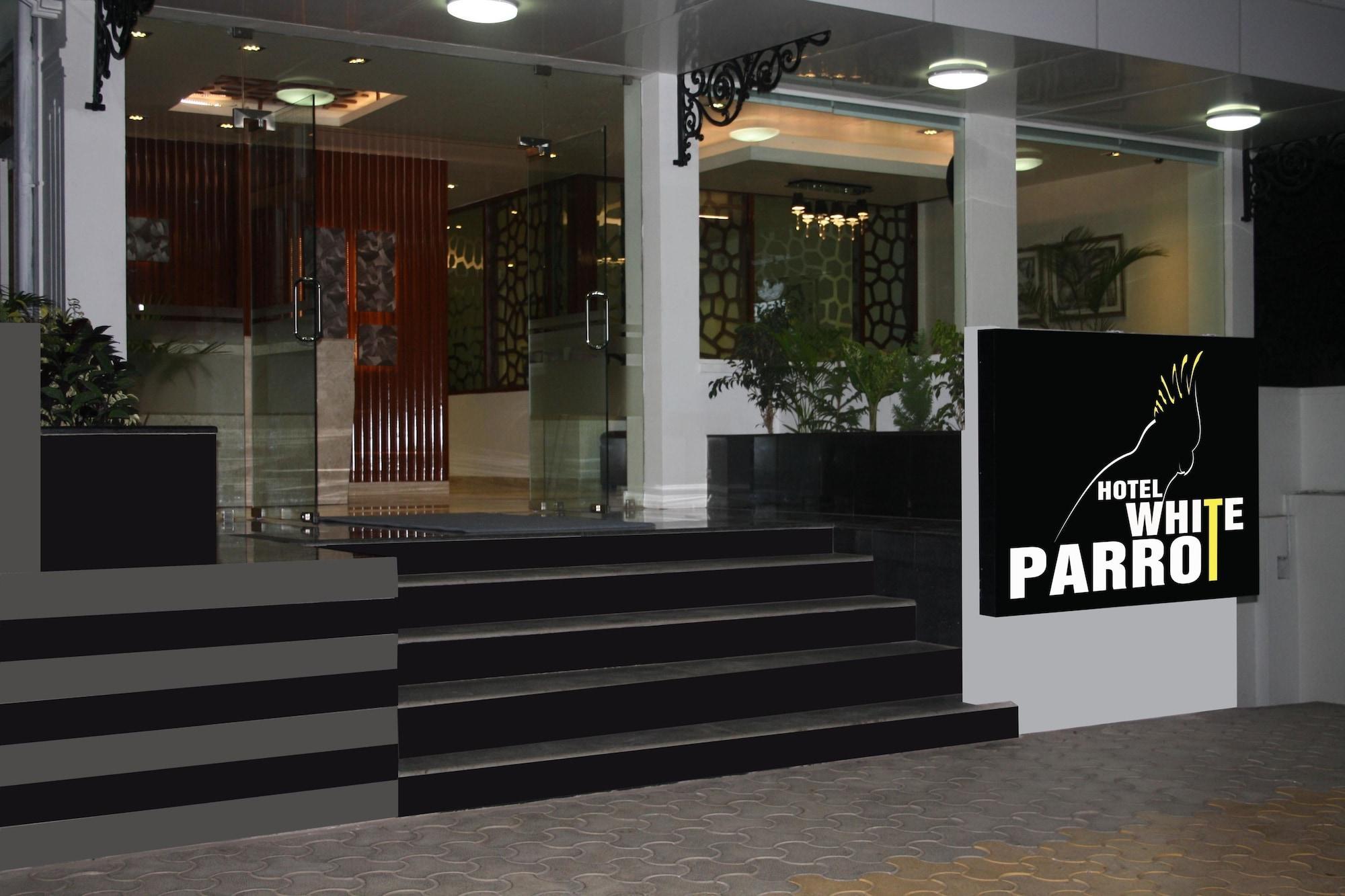 Hotel White Parrot 마이소르 외부 사진