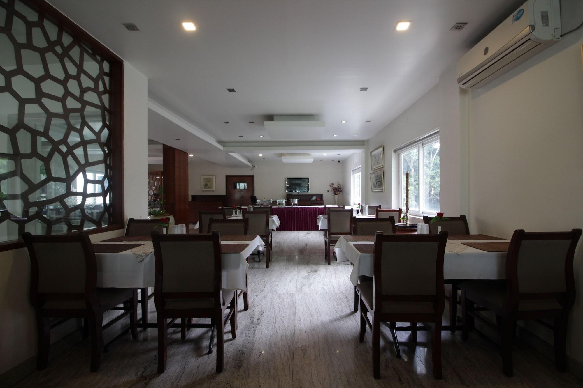 Hotel White Parrot 마이소르 외부 사진