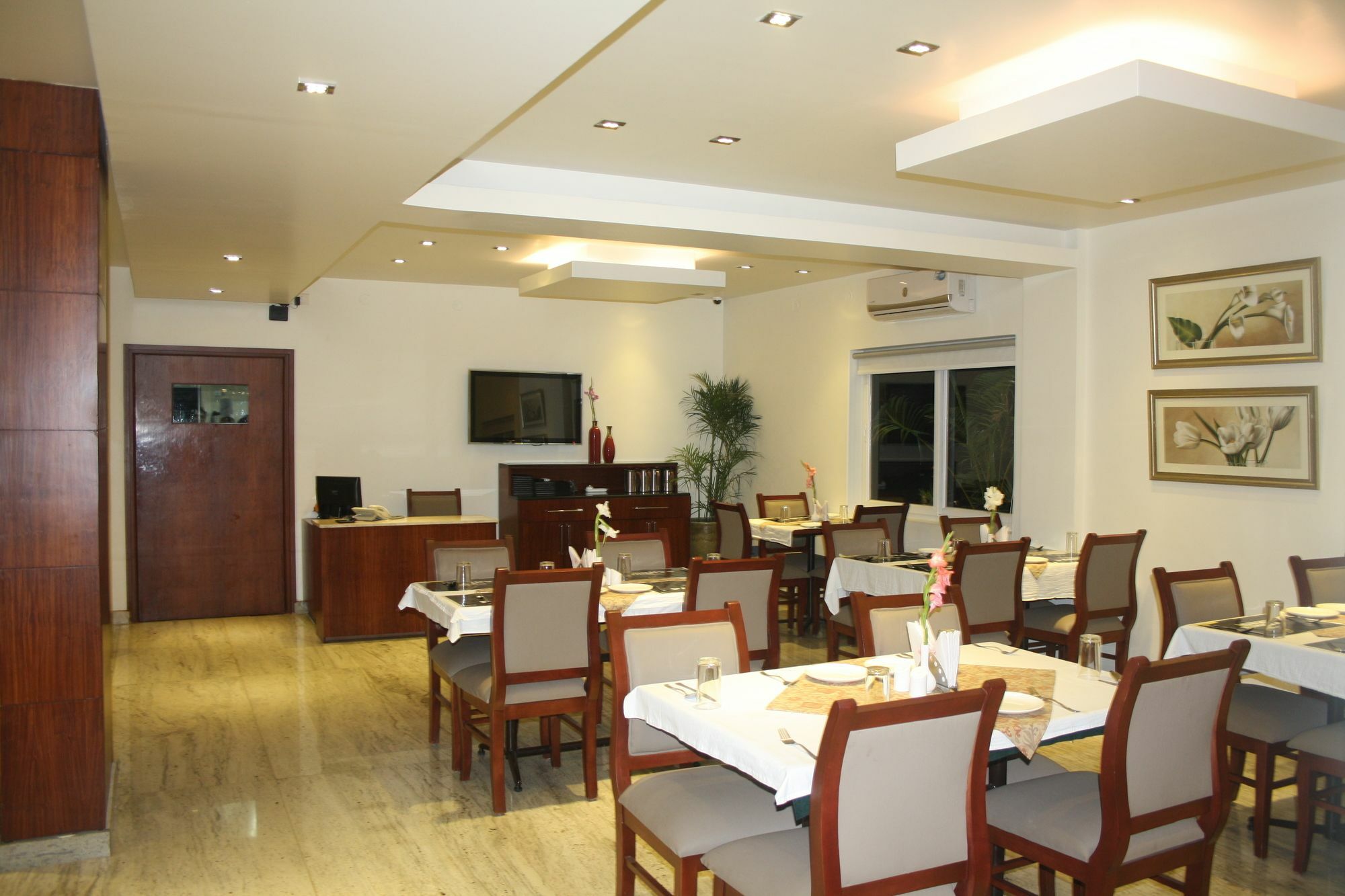 Hotel White Parrot 마이소르 외부 사진