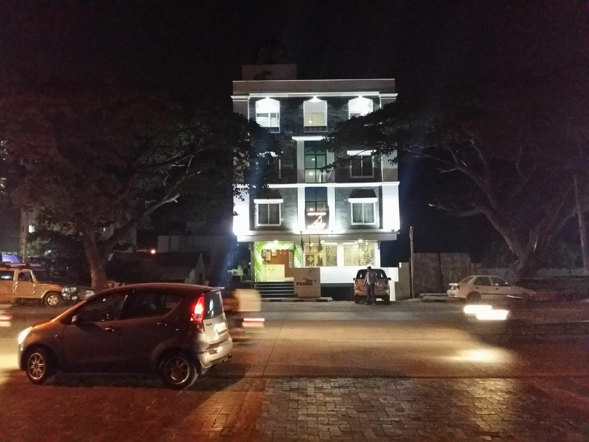 Hotel White Parrot 마이소르 외부 사진
